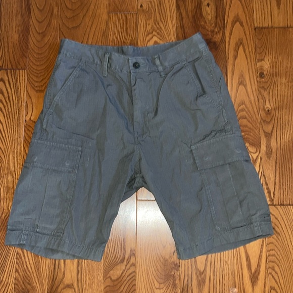 Men’s Levi’s gray cargo shorts W29 - Picture 1 of 8